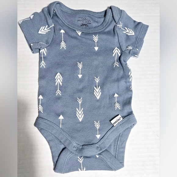 Modern Moments by Gerber Baby Boy Onesie With Arrows Size: Newborn - Picture 4 of 4